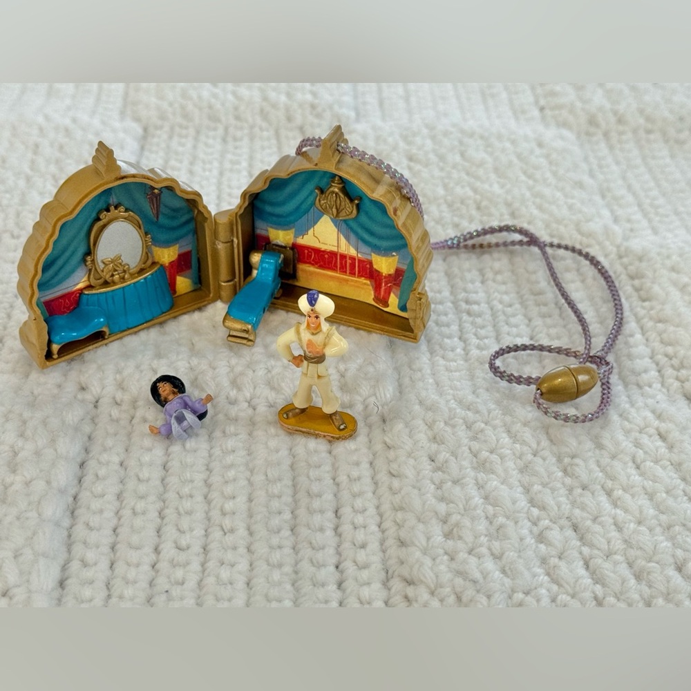Vintage Disney's Aladdin "Once Upon a Time" Locket Playset